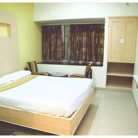 Hôtel Sri Srinivasa Residency à Kadapa Extérieur photo