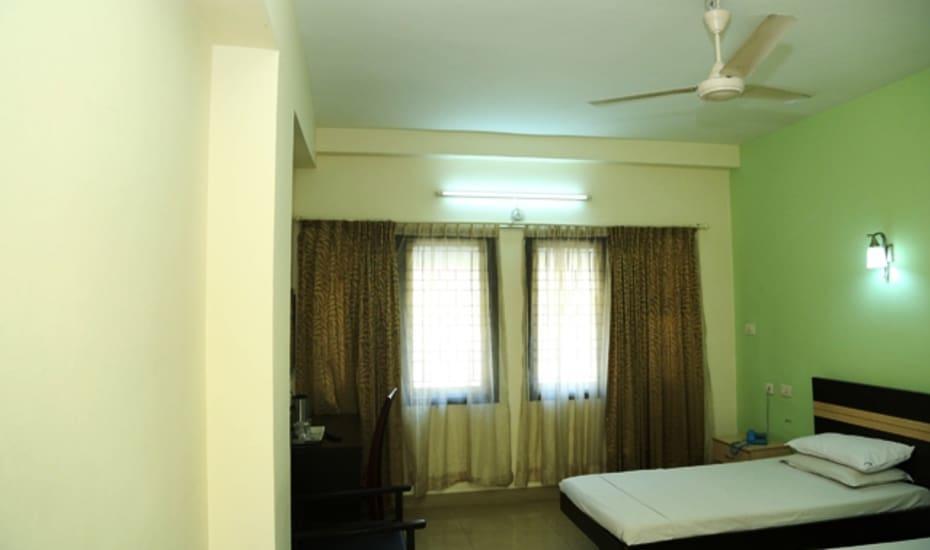 Hôtel Sri Srinivasa Residency à Kadapa Extérieur photo