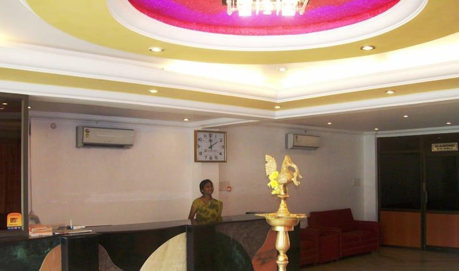 Hôtel Sri Srinivasa Residency à Kadapa Extérieur photo