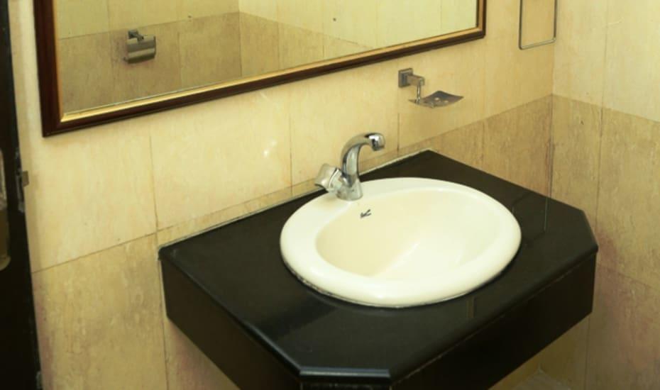 Hôtel Sri Srinivasa Residency à Kadapa Extérieur photo